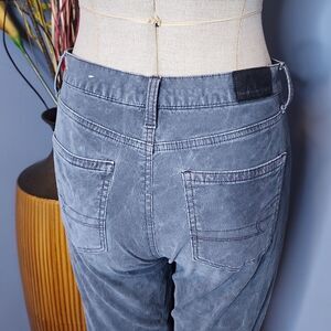 American Eagle Super Stretch Corduroy Mom Jeans Size 00